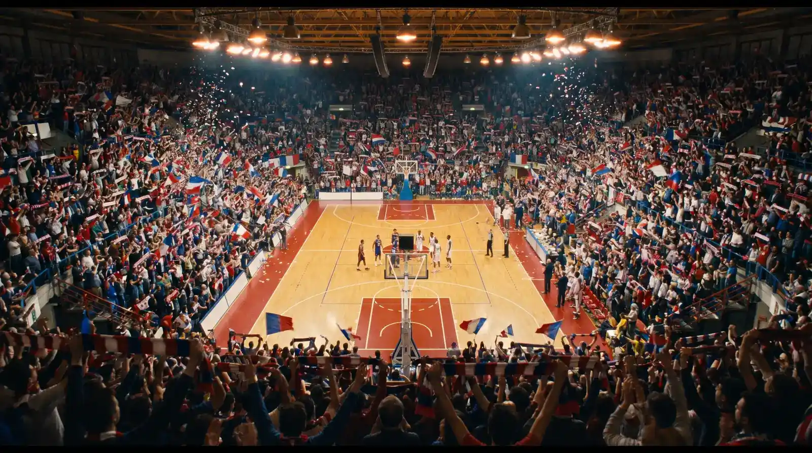 Tribune piene di tifosi italiani in un palazzetto di Serie A LBA durante una partita di pallacanestro