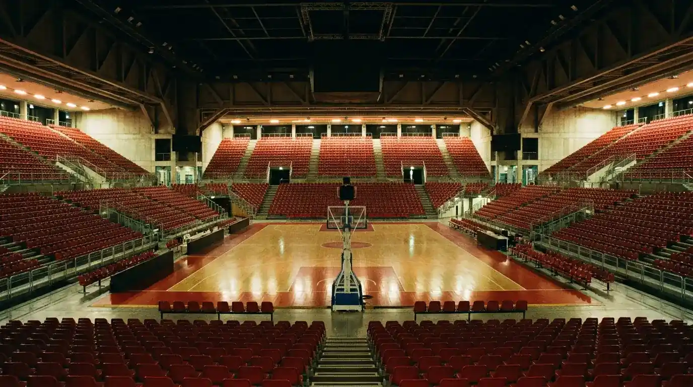 Vista interna del Forum di Assago dalla tribuna durante una serata di basket
