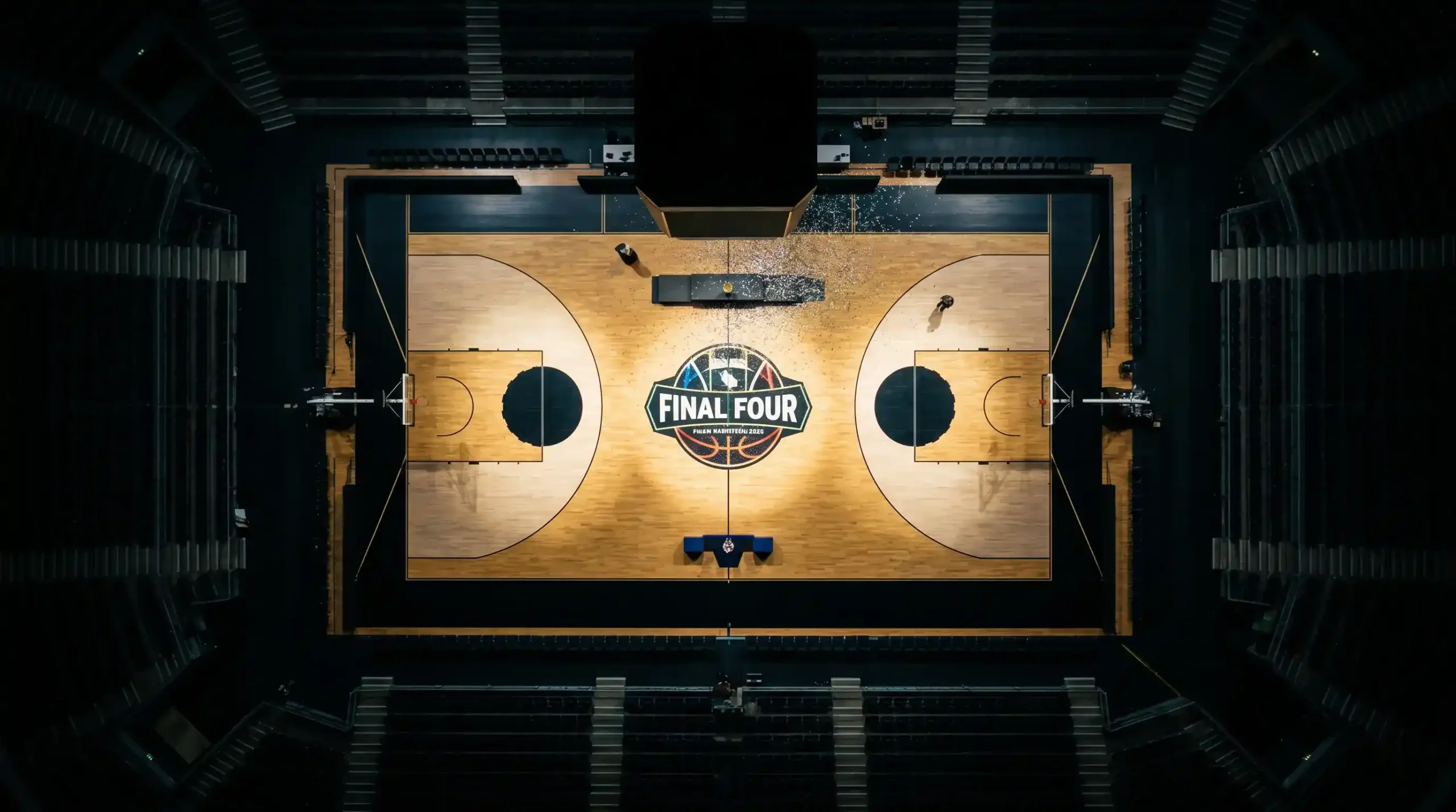 Arena della Final Four di Eurolega vista dall'alto con parquet illuminato
